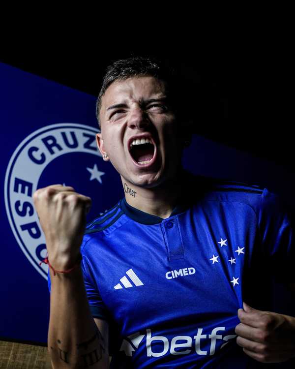 Cruzeiro planeja aproveitar Álvaro Barreal sob comando de Nicolás Larcamón no time.