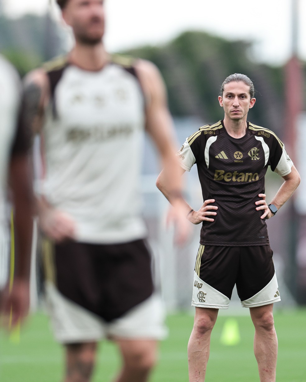 Filipe Lu�s em treino do Flamengo � Foto: Gilvan de Souza / Flamengo