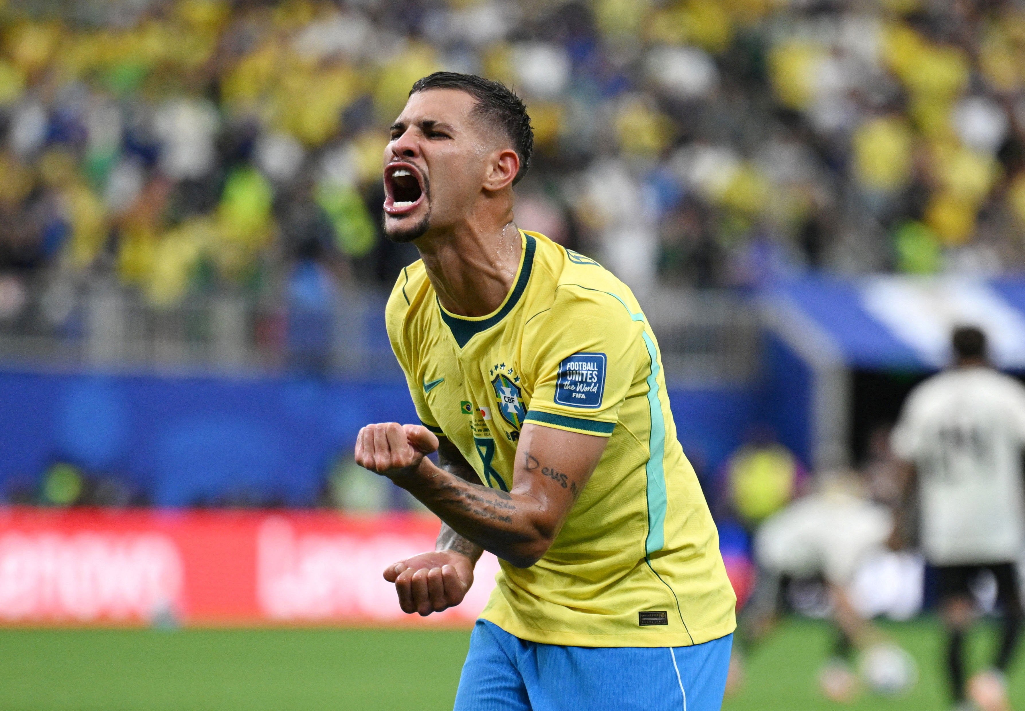 Bruno Guimarães corre mais de uma maratona na Copa e é quem mais "chama o jogo" na Seleção