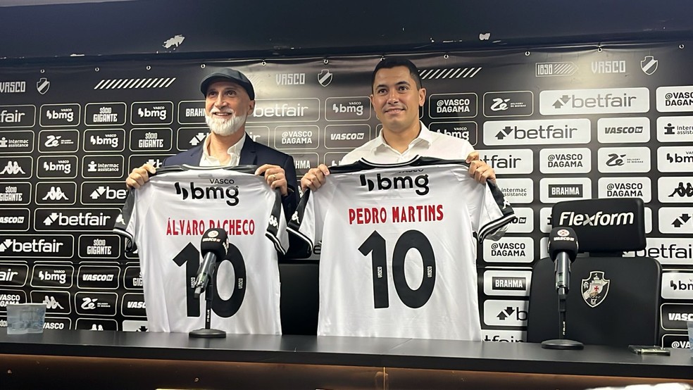 �lvaro Pacheco e Pedro Martins s�o apresentados no Vasco � Foto: Emanuelle Ribeiro