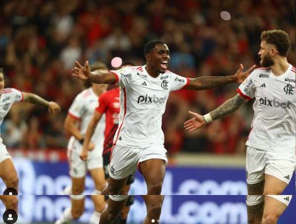 Gol de Evertton Araújo garante empate do Flamengo em Curitiba.