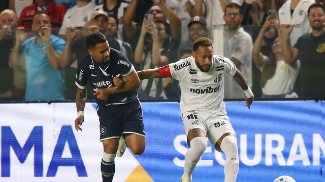 Neymar procurou bastante o jogo na primeira etapa