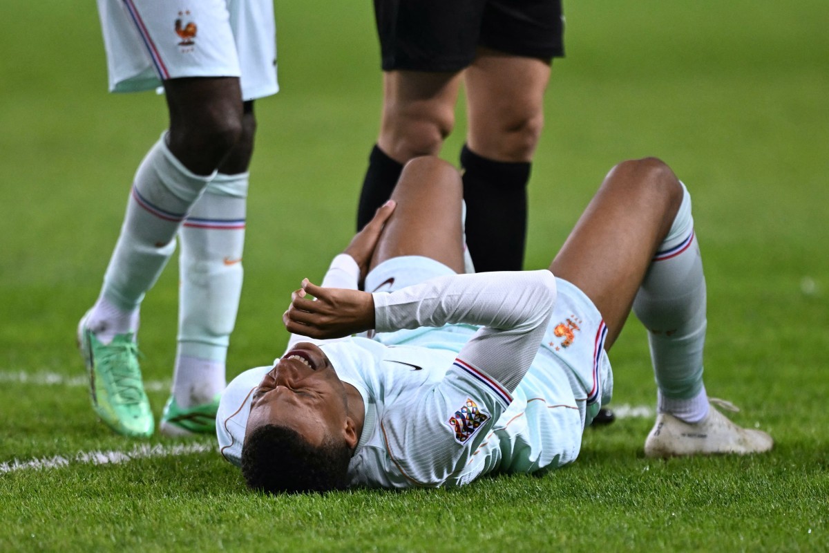 Mbappé sente dores logo após fazer gol, é substituído e gera preocupação; veja