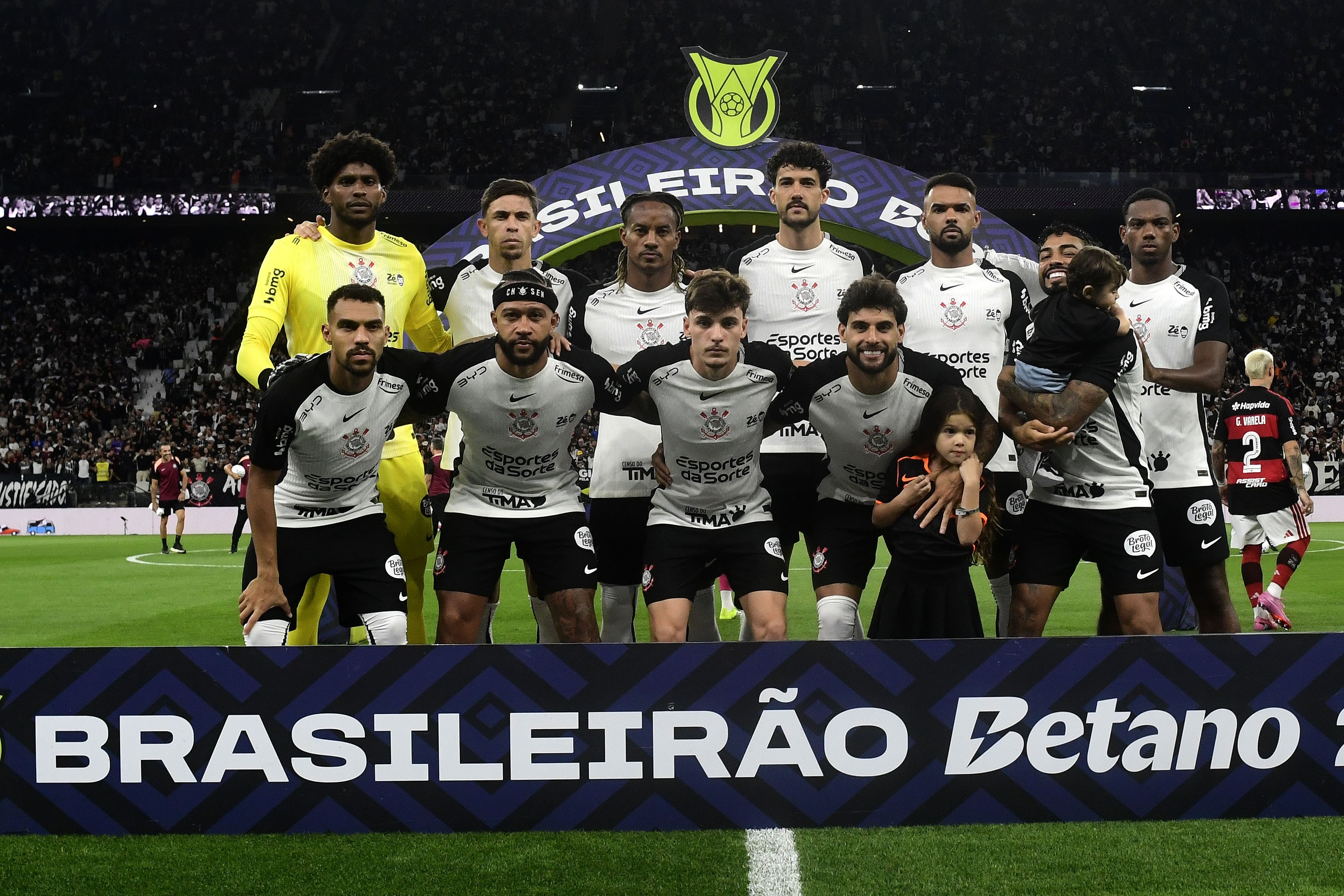 Faltas e Redenção: Hugo Souza erra, mas Yuri Alberto brilha e garante empate ao Corinthians