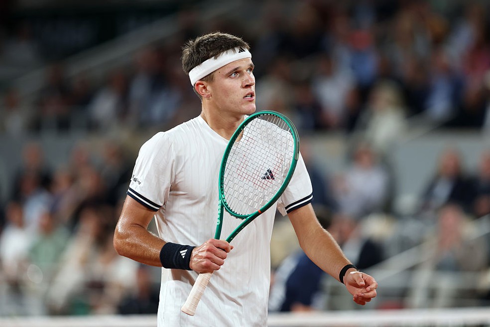 Jakub Mensik vence João Fonseca em Roland Garros — Foto: Dan Istitene/Getty Images