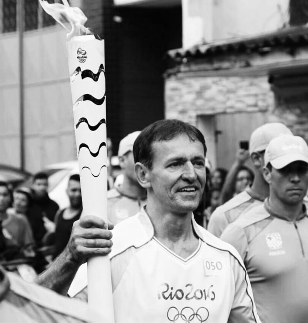 João Luiz Ribeiro carregou tocha olímpica nos Jogos do Rio 2016 — Foto: CBG