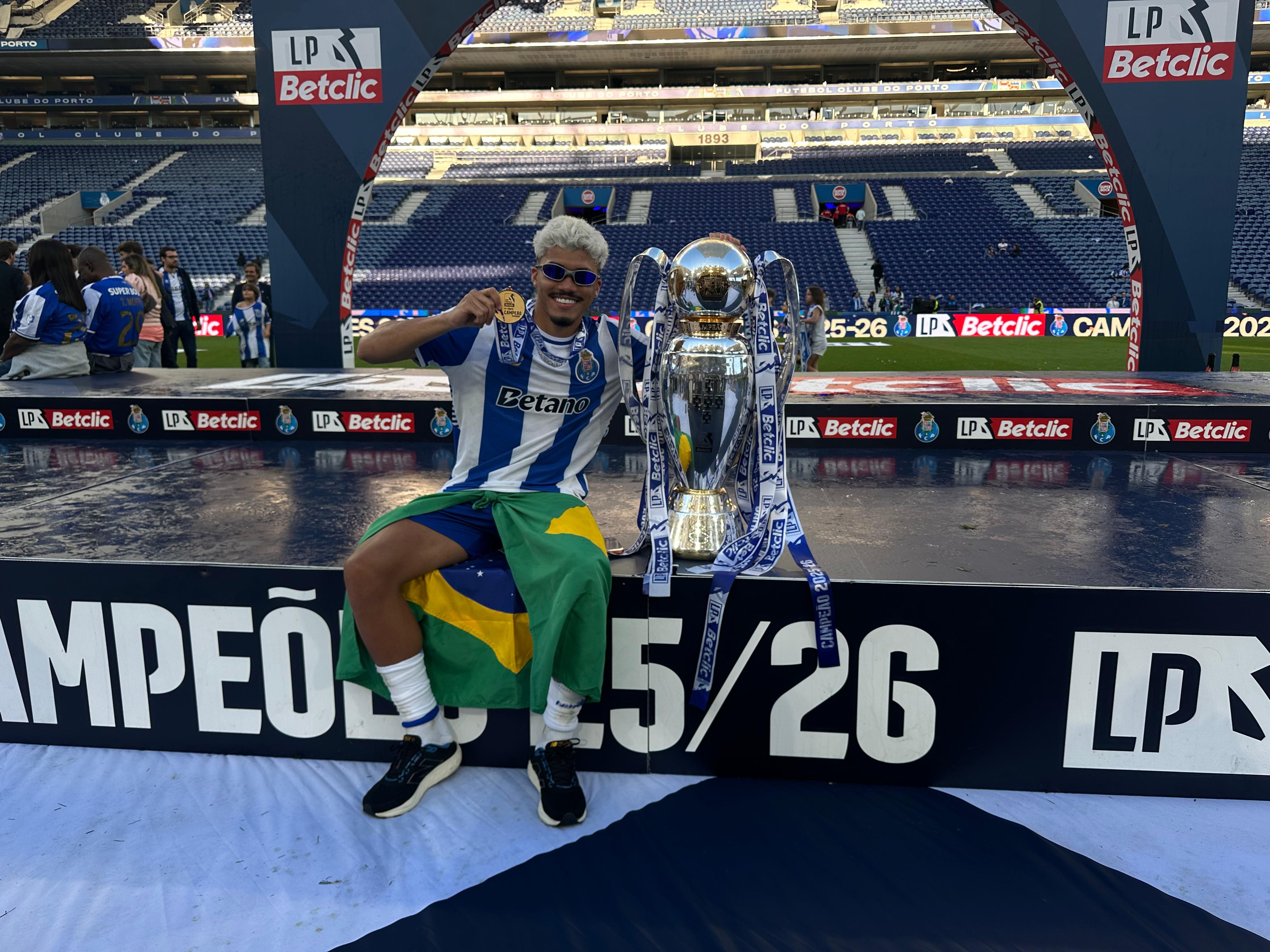 Ex-São Paulo, William Gomes vibra com primeiro título pelo Porto: "Sentimento inexplicável"