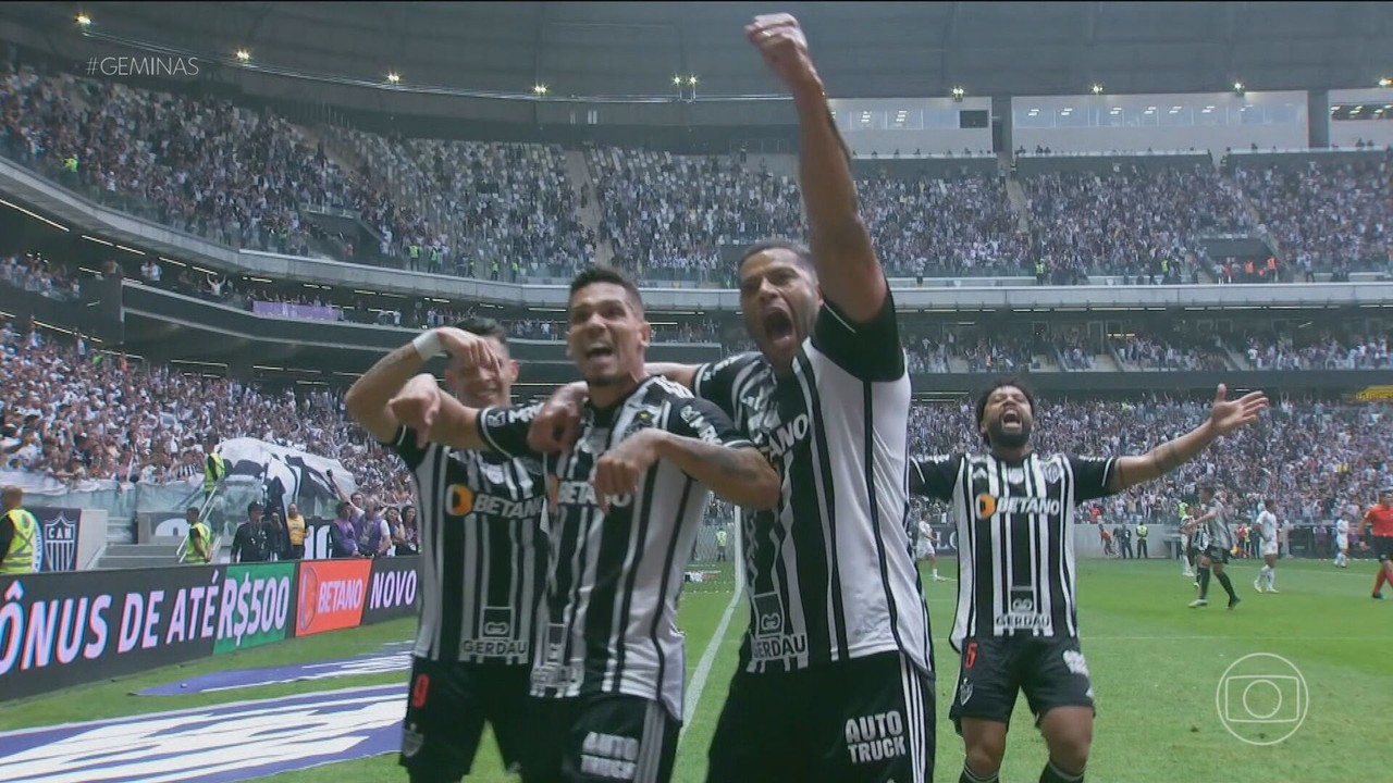 Paulinho e Hulk brilham, e Galo inaugura Arena MRV com vitória sobre o Santos