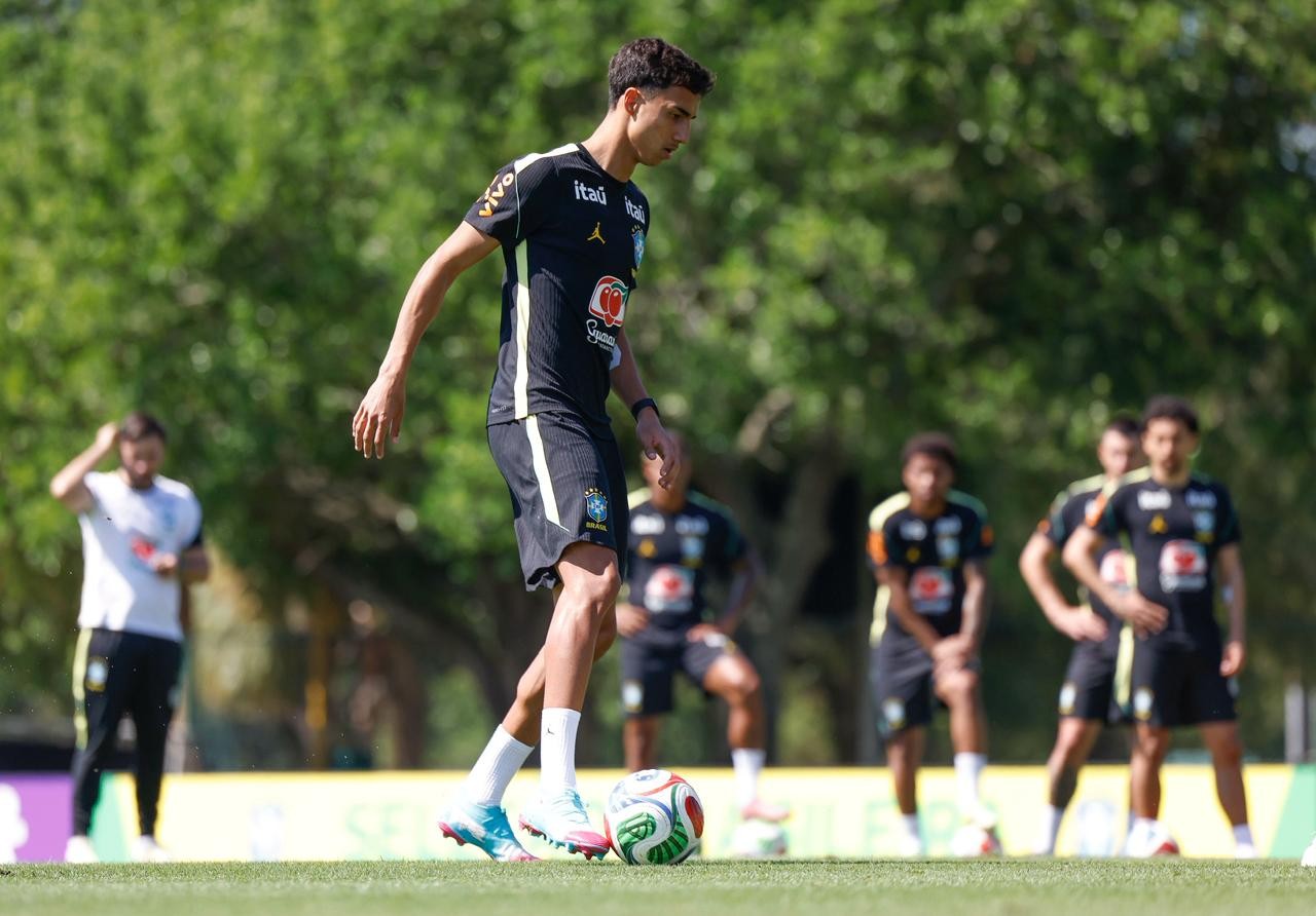 Na pré-lista da Seleção, Vitor Reis será reintegrado ao Manchester City após empréstimo ao Girona