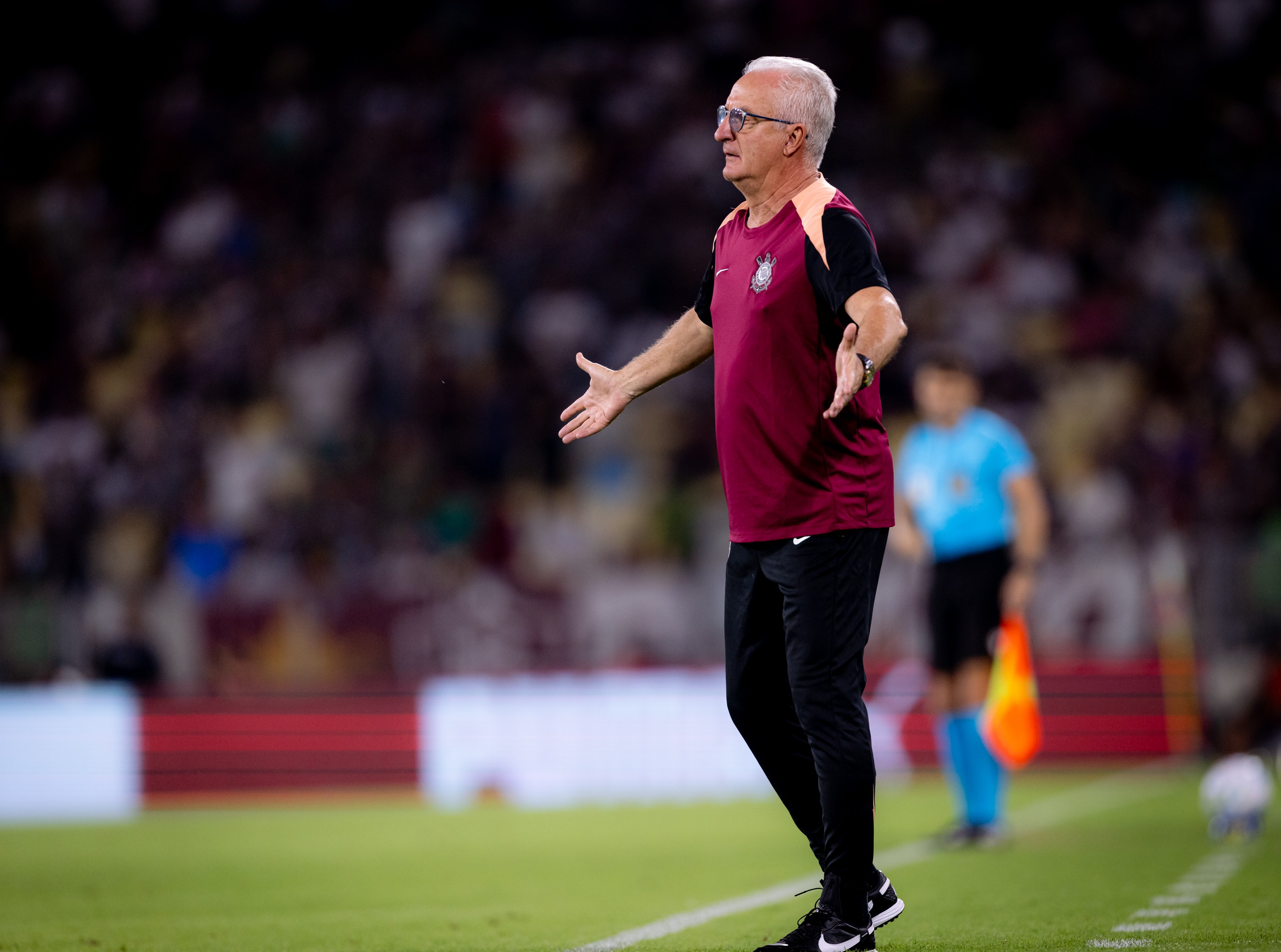 Pressão em Alta: Dorival Afrânio Enfrenta Desafios Críticos na Estratégia do Corinthians