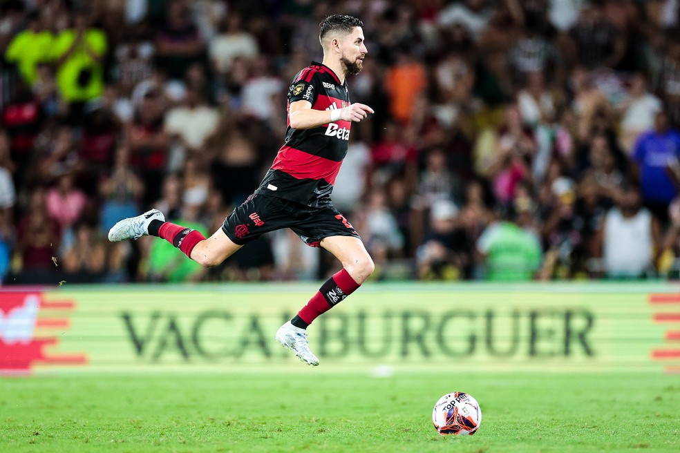 Jorginho é desfalque confirmado para o Flamengo na Libertadores após lesão