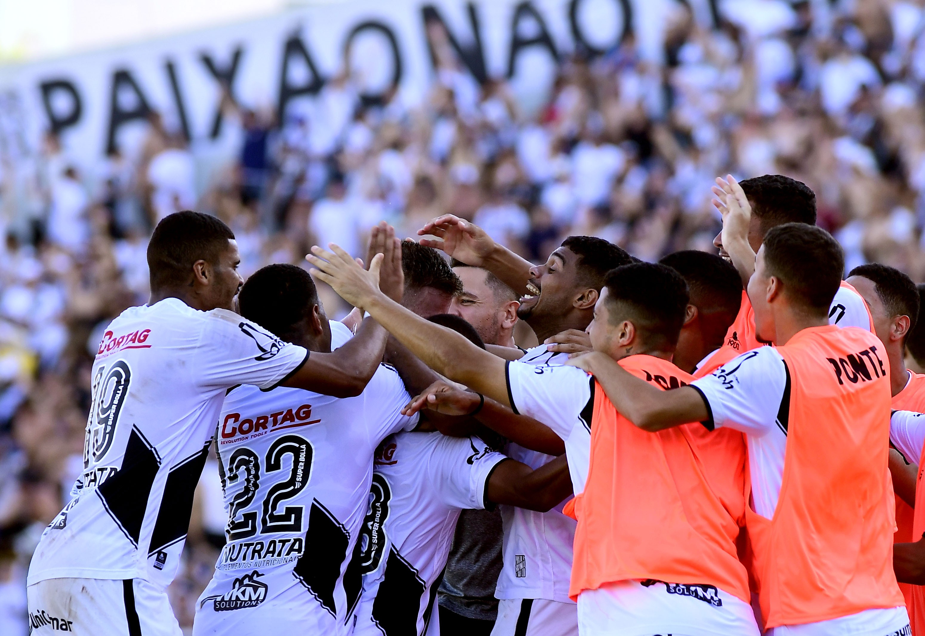 Jogador do Caxias sofre fratura no nariz após briga generalizada no  Beira-Rio, campeonato gaúcho