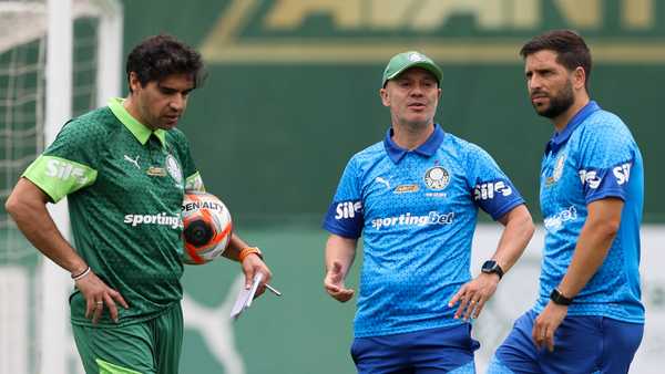 Palmeiras reavalia reforço na zaga, e Abel cita planos no mercado: 