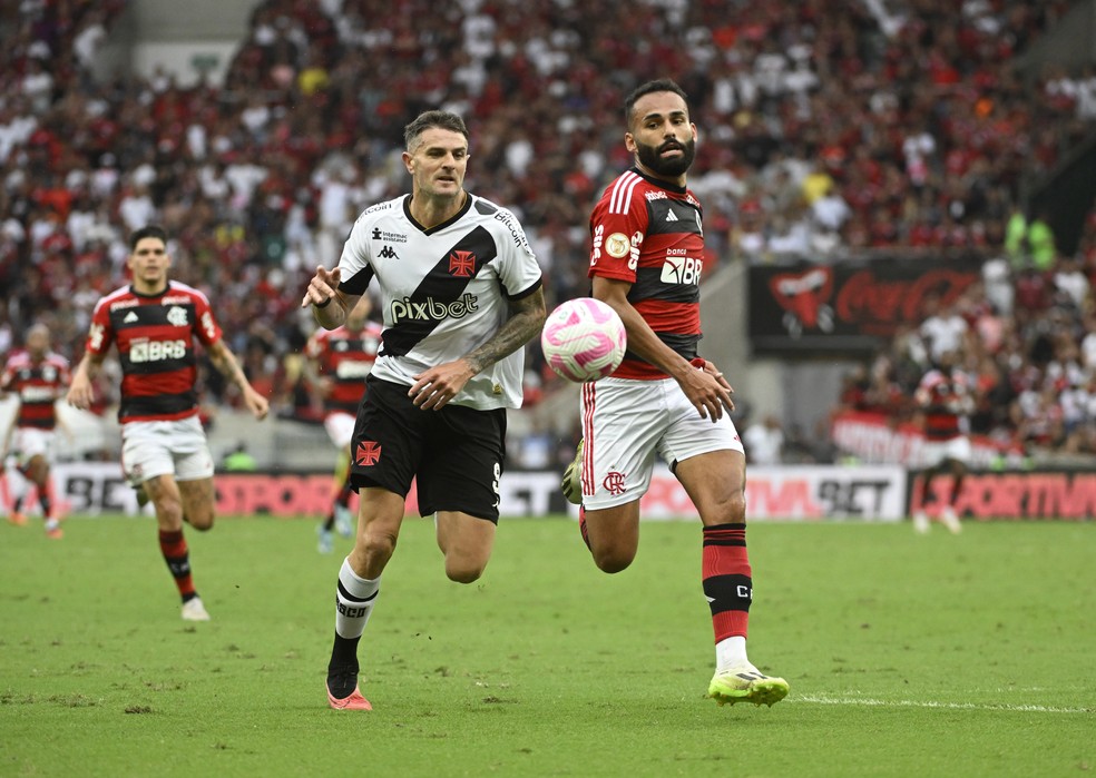 Internacional e Corinthians fazem consulta por Thiago Maia, volante do  Flamengo