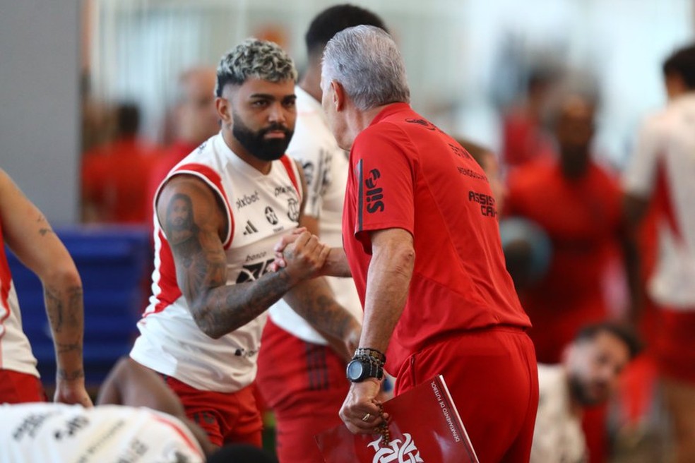 Gabigol e Tite em treino do Flamengo — Foto: Gilvan de Souza / CRF