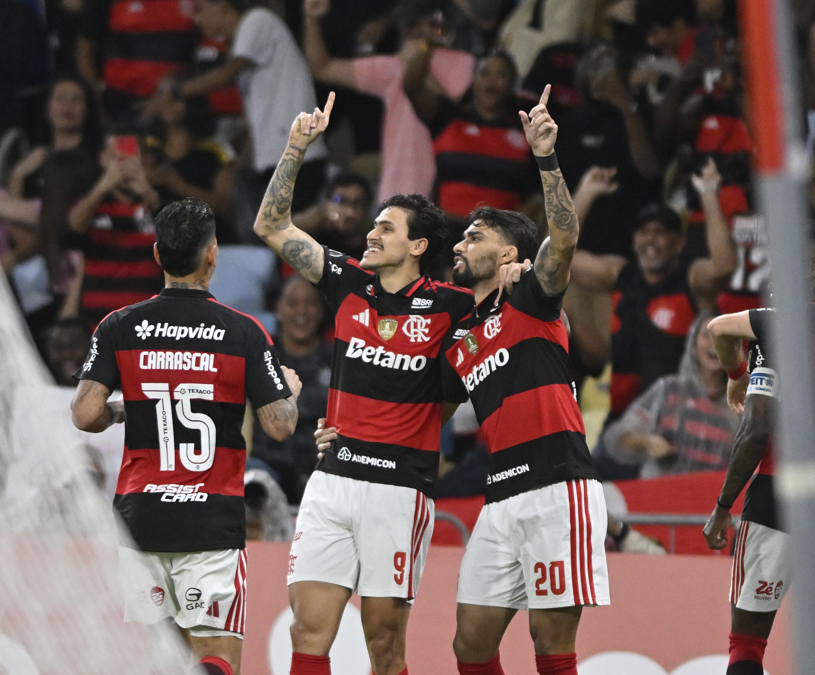 Flamengo avança às oitavas da Libertadores e busca liderança geral na fase de grupos