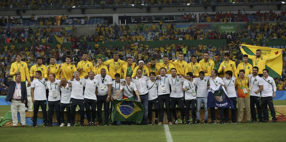 Seleção do Brasil comemora ouro nas Oimpíadas de 2016 — Foto: Reuters