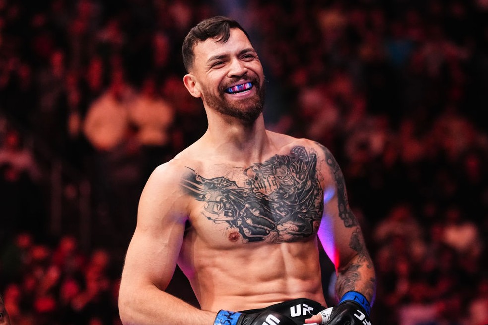 Imagem ilustrativa sobre Maurício Ruffy recebe cotovelada de Tsarukyan e é nocauteado no 1º round do UFC 331