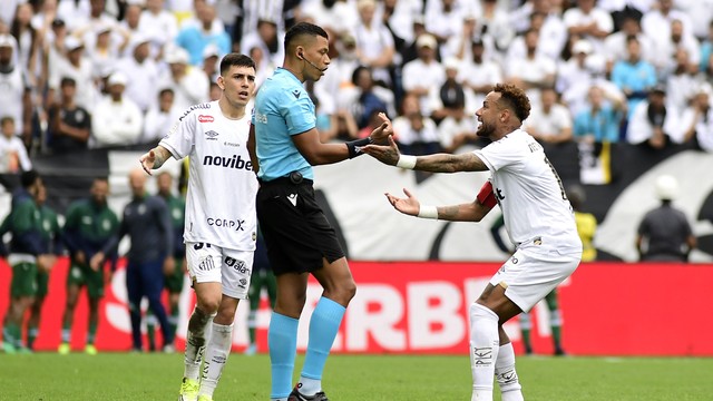 Neymar é substituído por engano em Santos x Coritiba