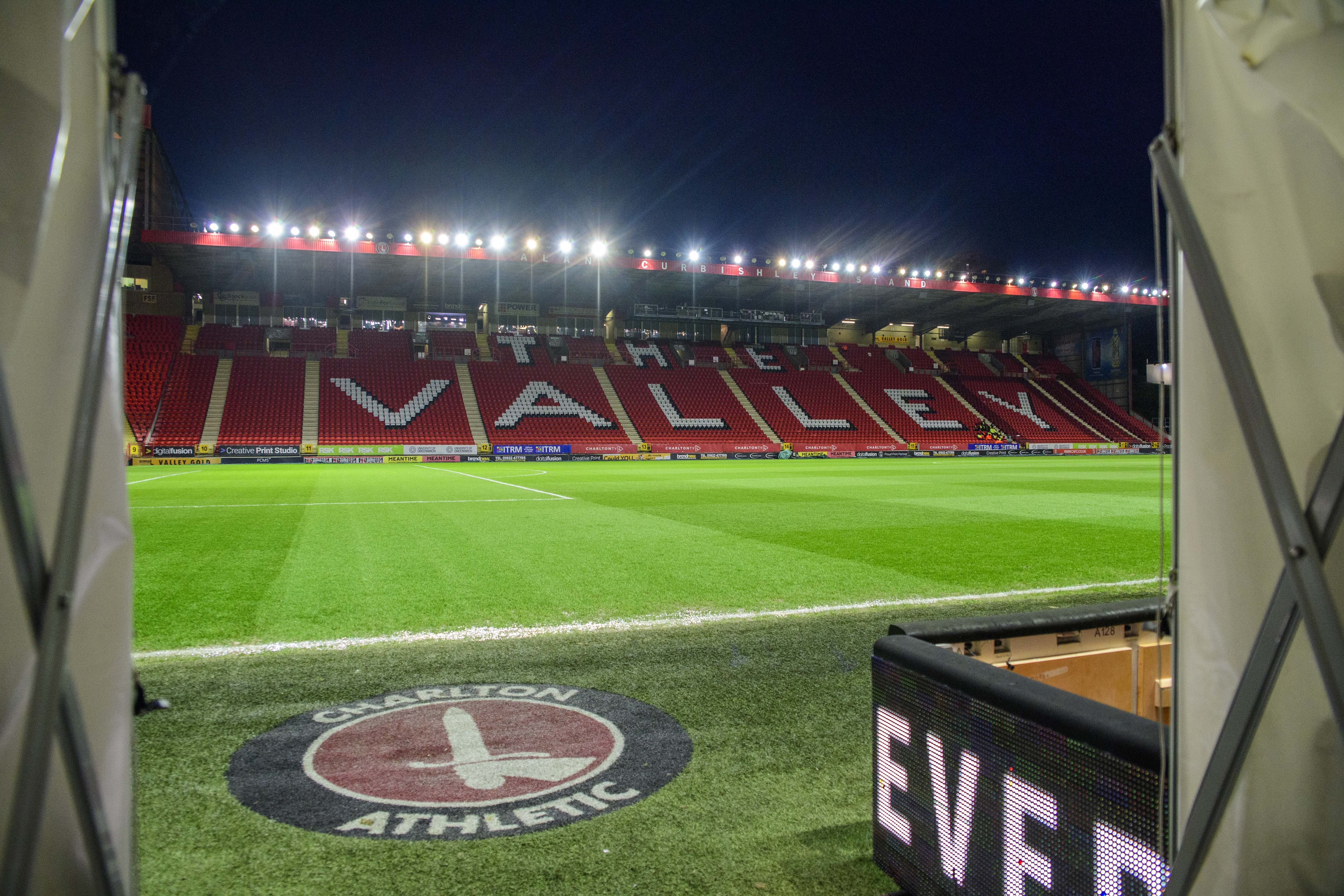 Homem é encontrado morto dentro de estádio na Inglaterra