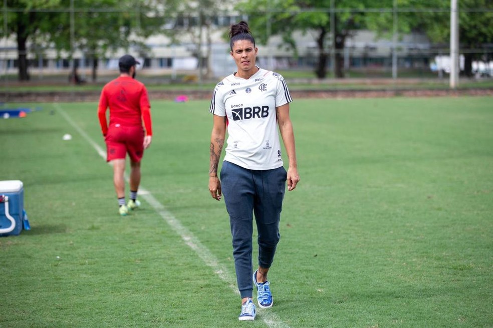 Atacante do Flamengo Sole Jaimes visita o CEFAN após anunciar gravidez — Foto: Felipe Martins