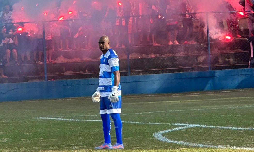 Jailson, ex-Palmeiras, em ação na várzea de Sorocaba — Foto: Emilio Botta