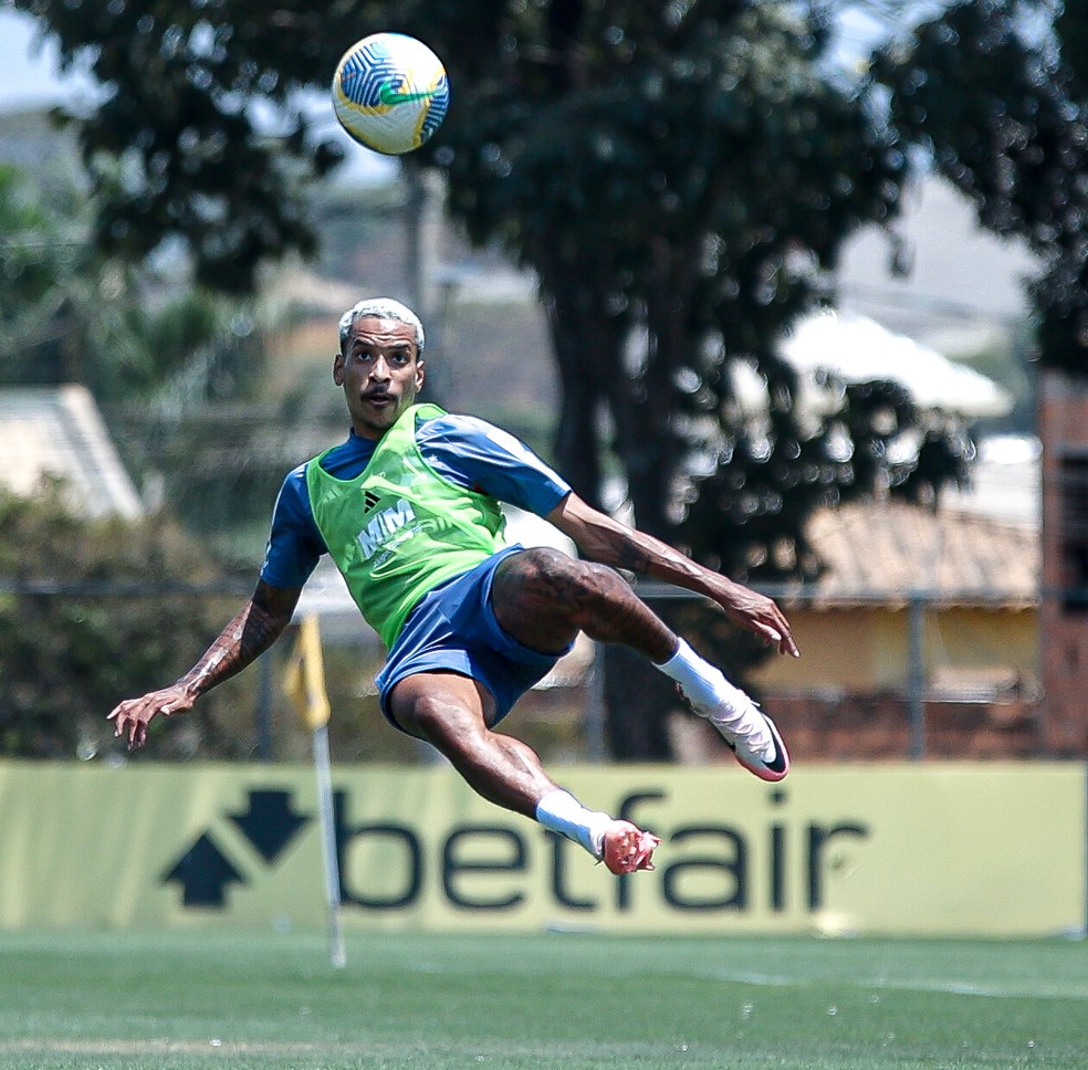 Matheus Pereira during training at Cruzeiro