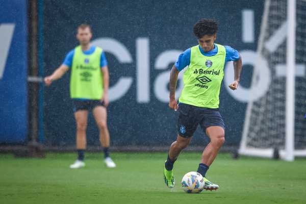 Grêmio divulga relacionados com Du Queiroz e Pavón para enfrentar o Santa Cruz