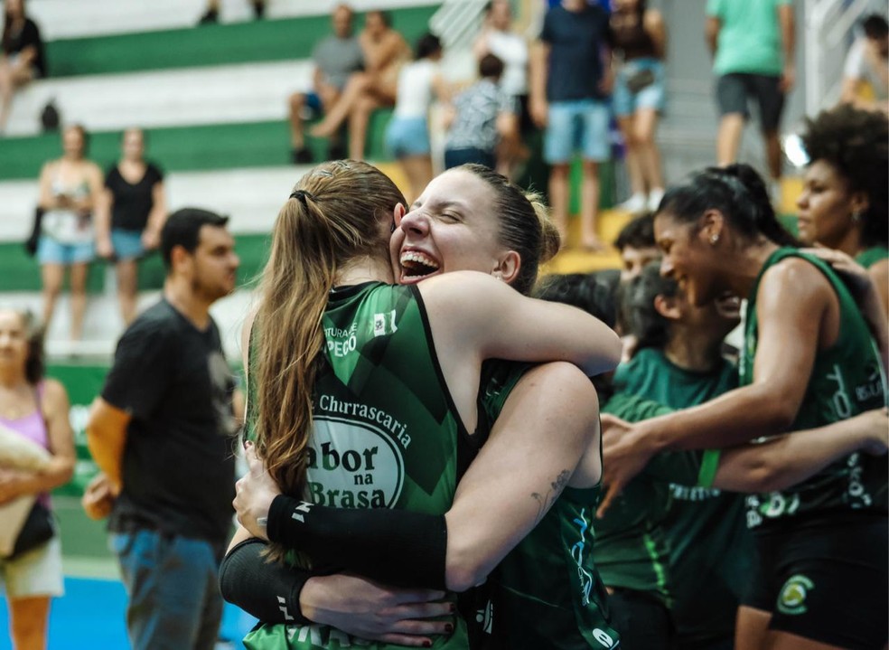 Equipe de voleibol de Chapecó — Foto: Caio Mesquita/Fotoatleta