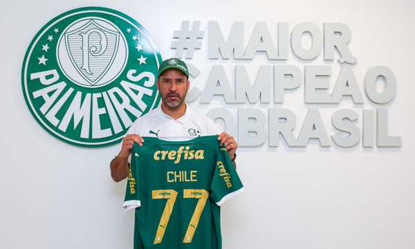 Ex-lateral Figueroa inaugura escola de futebol do Palmeiras no Chile