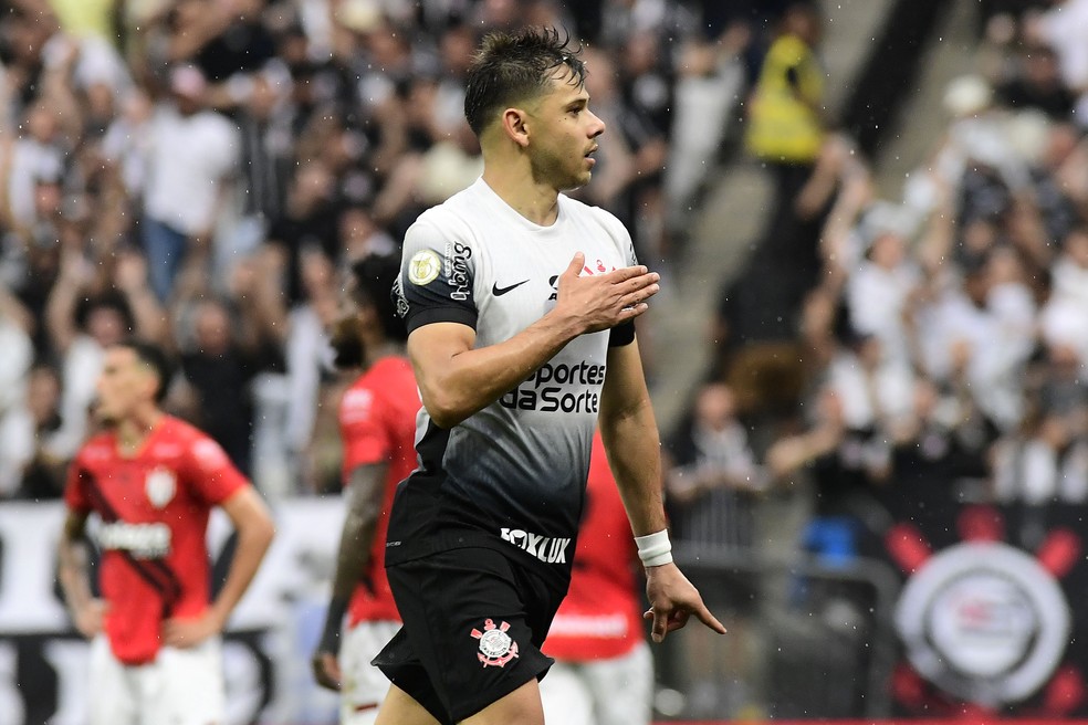 Gol de Romero em Corinthians x Atlético-GO — Foto: Marcos Ribolli