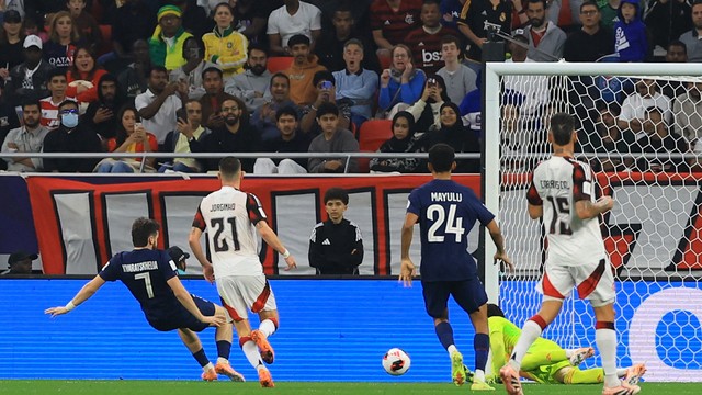Rossi falha em gol de Kvaratskhelia em PSG x Flamengo