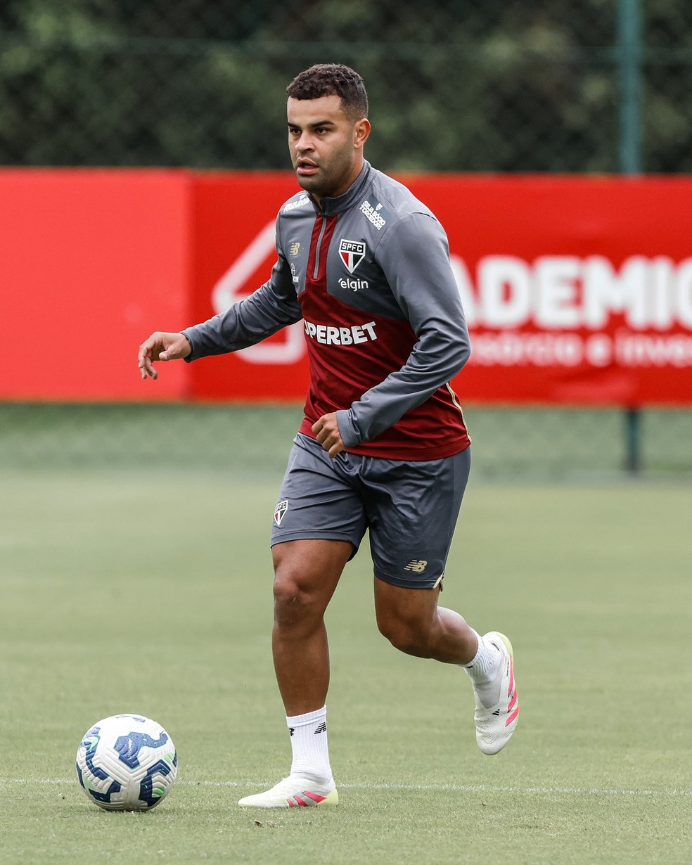 Alisson em treino do São Paulo — Foto: Rubens Chiri/São Paulo FC