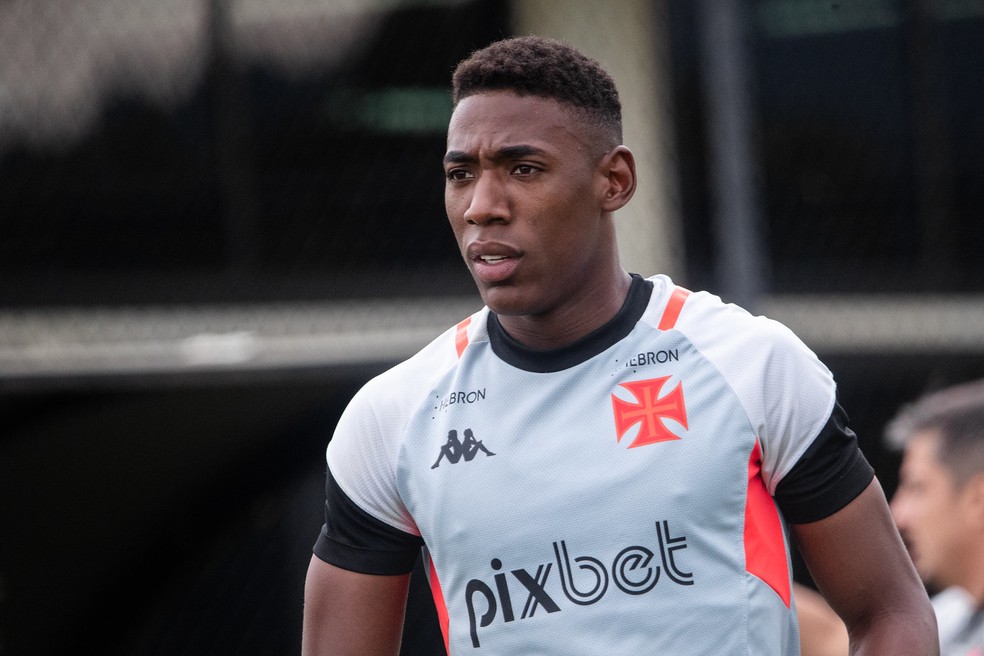 Léo vai reforçar a zaga do Vasco ao lado de Medel e Maicon — Foto: Leandro Amorim/Vasco