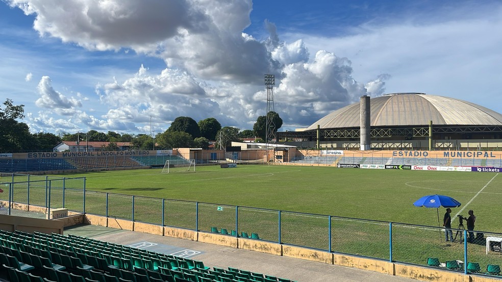 Estádio Lindolfo Monteiro, em Teresina — Foto: Julio Costa