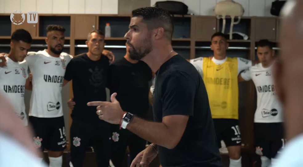 António Oliveira discursa para jogadores do Corinthians antes de Dérbi — Foto: Reprodução