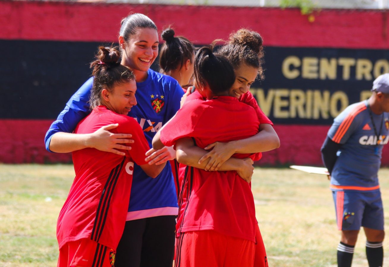 De volta a Pernambuco, titular da Seleção lembra formação no Sport: "Me ajudou a ser a Lorena de hoje"