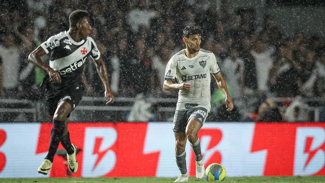 Gustavo Scarpa e Léo em Vasco x Atlético-MG