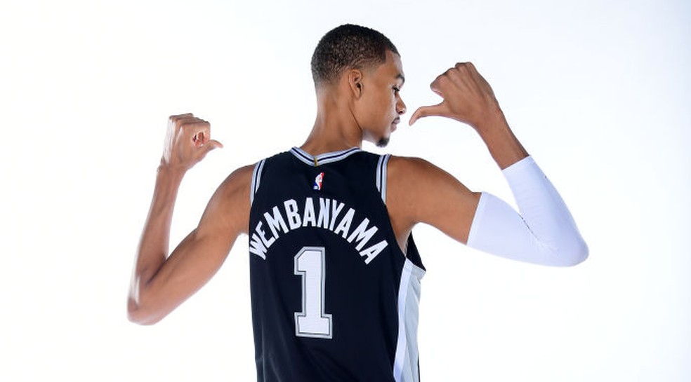 Wembanyama em Media Day de 2023 — Foto: Photos by Michael Gonzales/NBAE via Getty Images