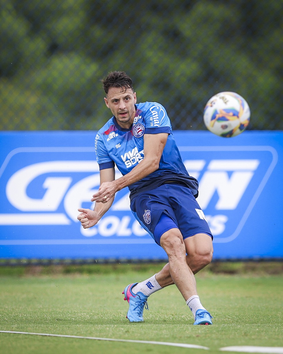 Santiago Arias em treino do Bahia nesta quinta-feira — Foto: Rafael Rodrigues / EC Bahia