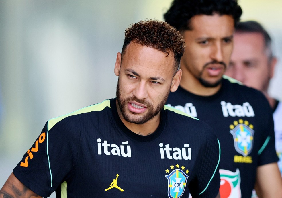 Neymar treina junto com restante do grupo na Sele��o nesta quarta-feira � Foto: Caean Couto/Reuters