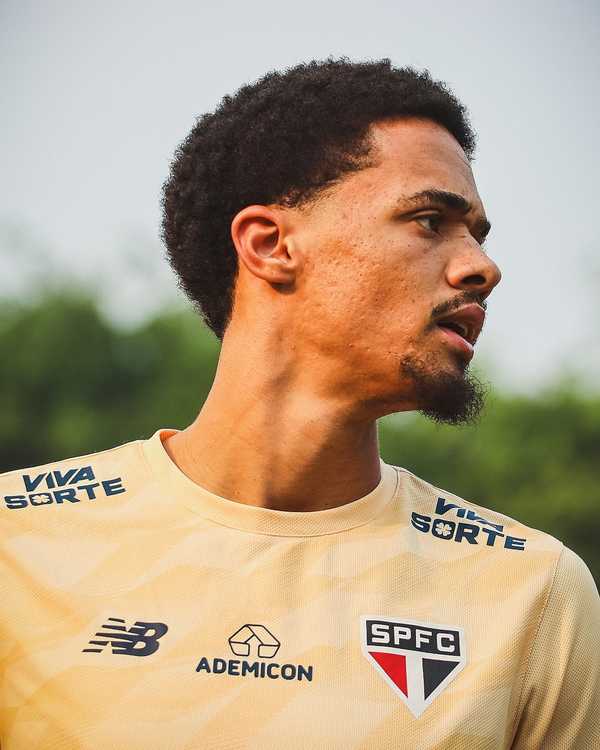 NOVA OPORTUNIDADE! Jamal Lewis busca conquistar a titularidade após suspensão de Wellington