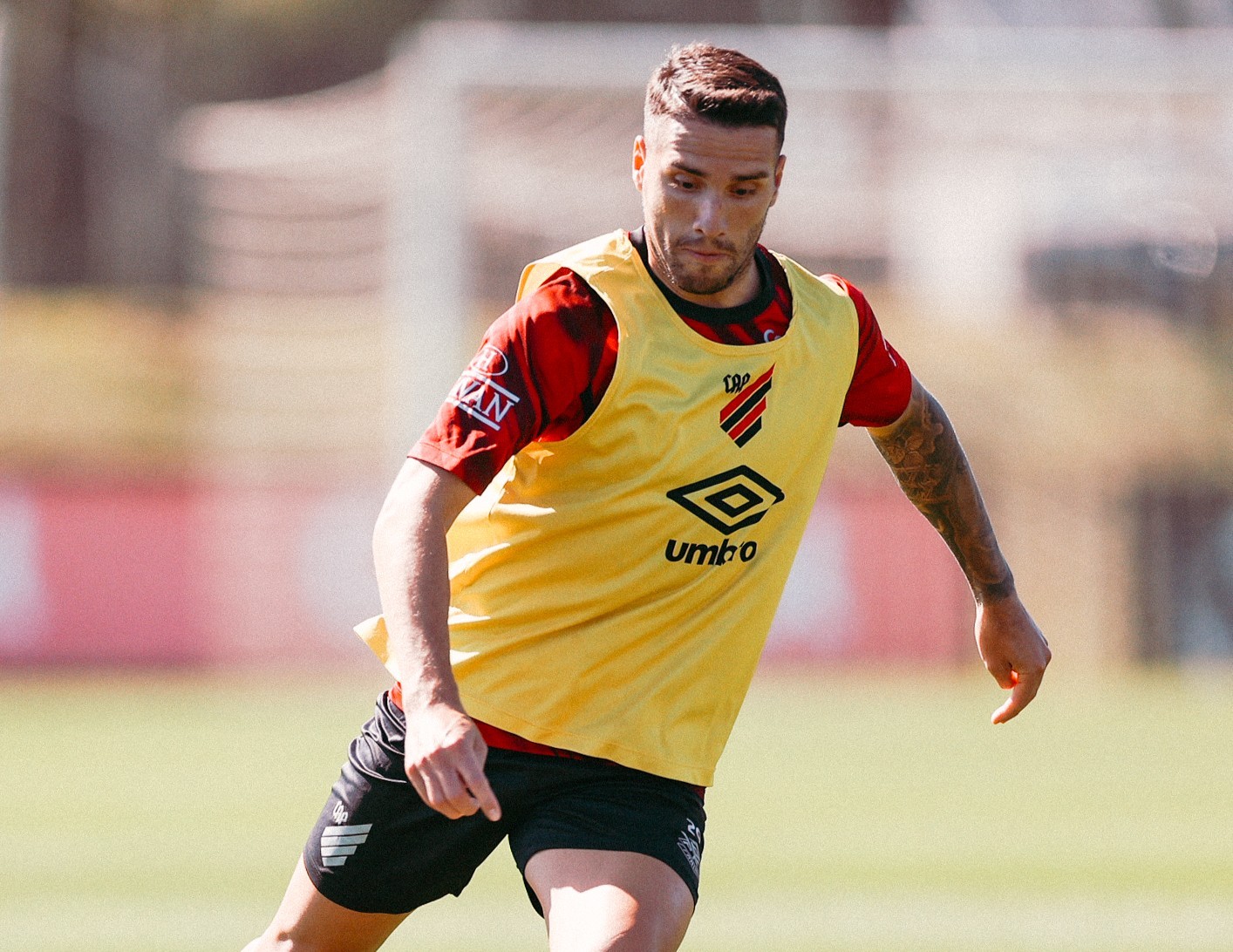 Athletico recupera Viveros, e Benavídez volta aos treinos de olho no São Paulo; veja situação