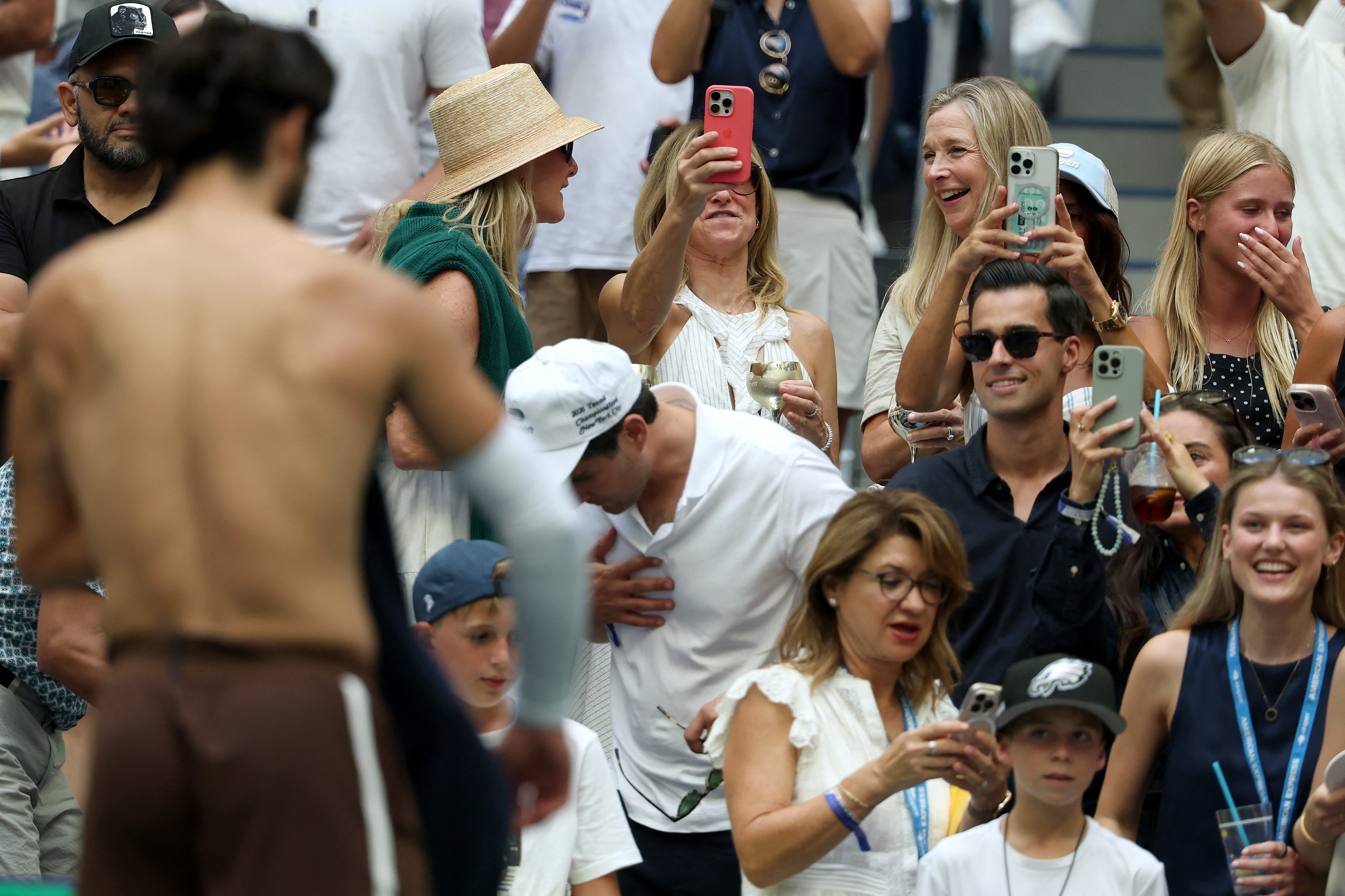 Alcaraz adota duas camisetas em meio ao calor no US Open e explica: "Vi meus mamilos em excesso"