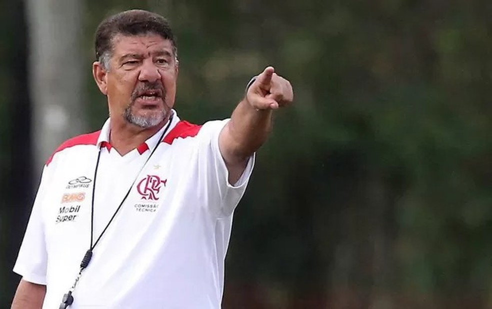 Joel Santana no comando do Flamengo — Foto: Cezar Loureiro / Agência Globo