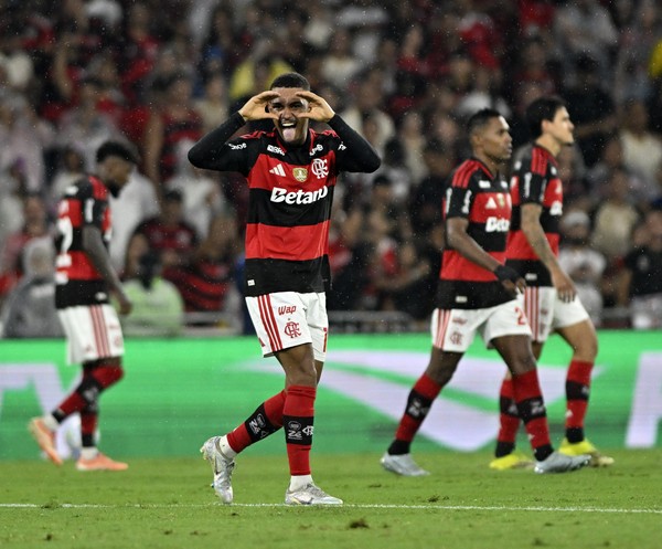 Quem foi bem e quem foi mal! Saiba os destaques da vitória de ontem do Flamengo!