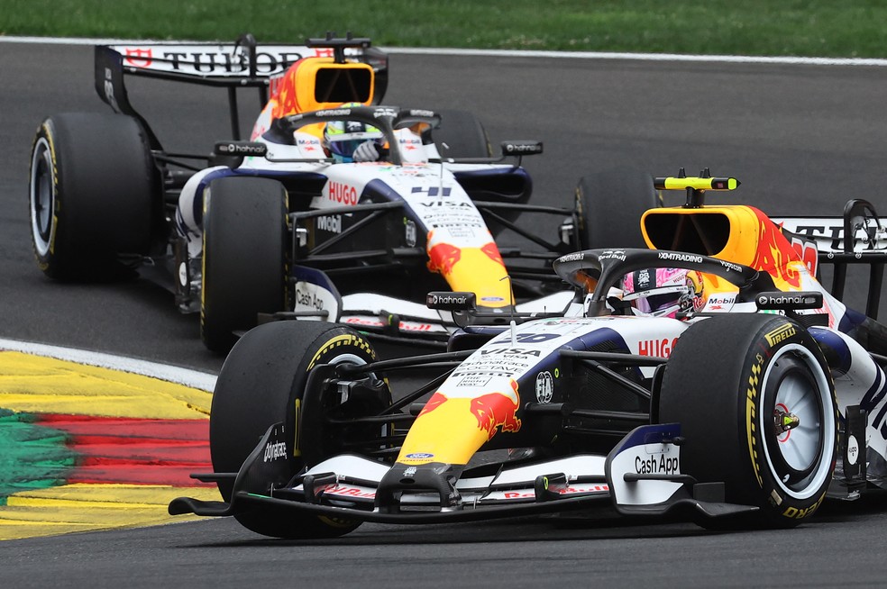 Arvid Lindblad e Liam Lawson, GP da Bélgica de F1 — Foto: Jakub Porzycki/Reuters