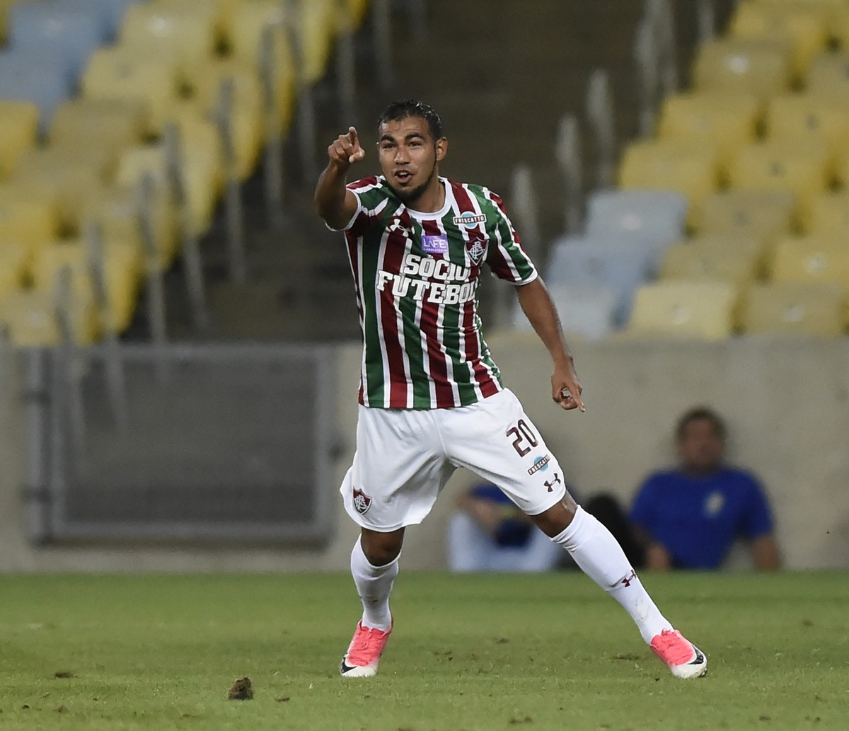 Sornoza chega ao Brasil nesta quarta para fazer exames e assinar com o Corinthians