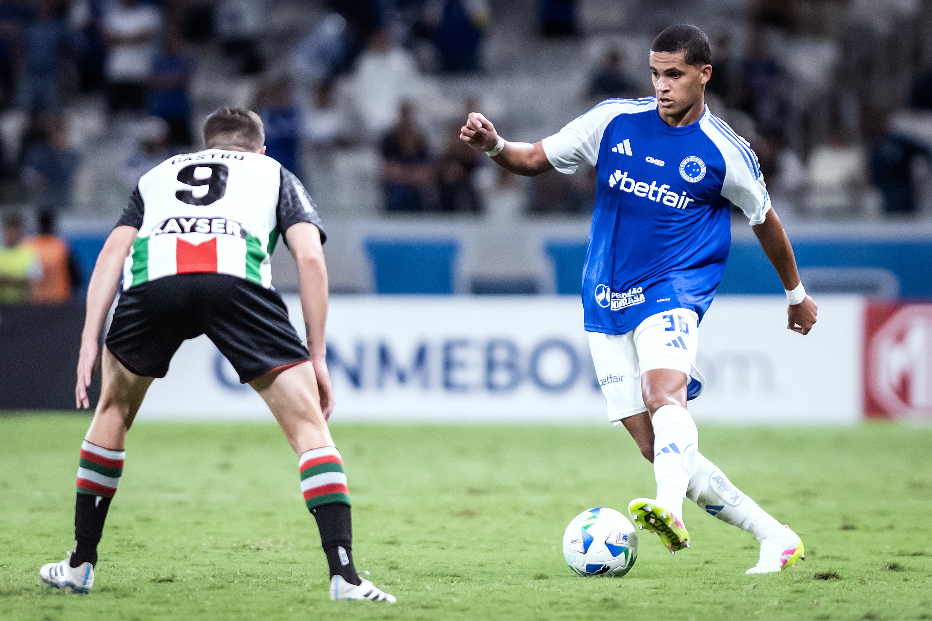 Jardim elogia lateral de 16 anos do Cruzeiro: 