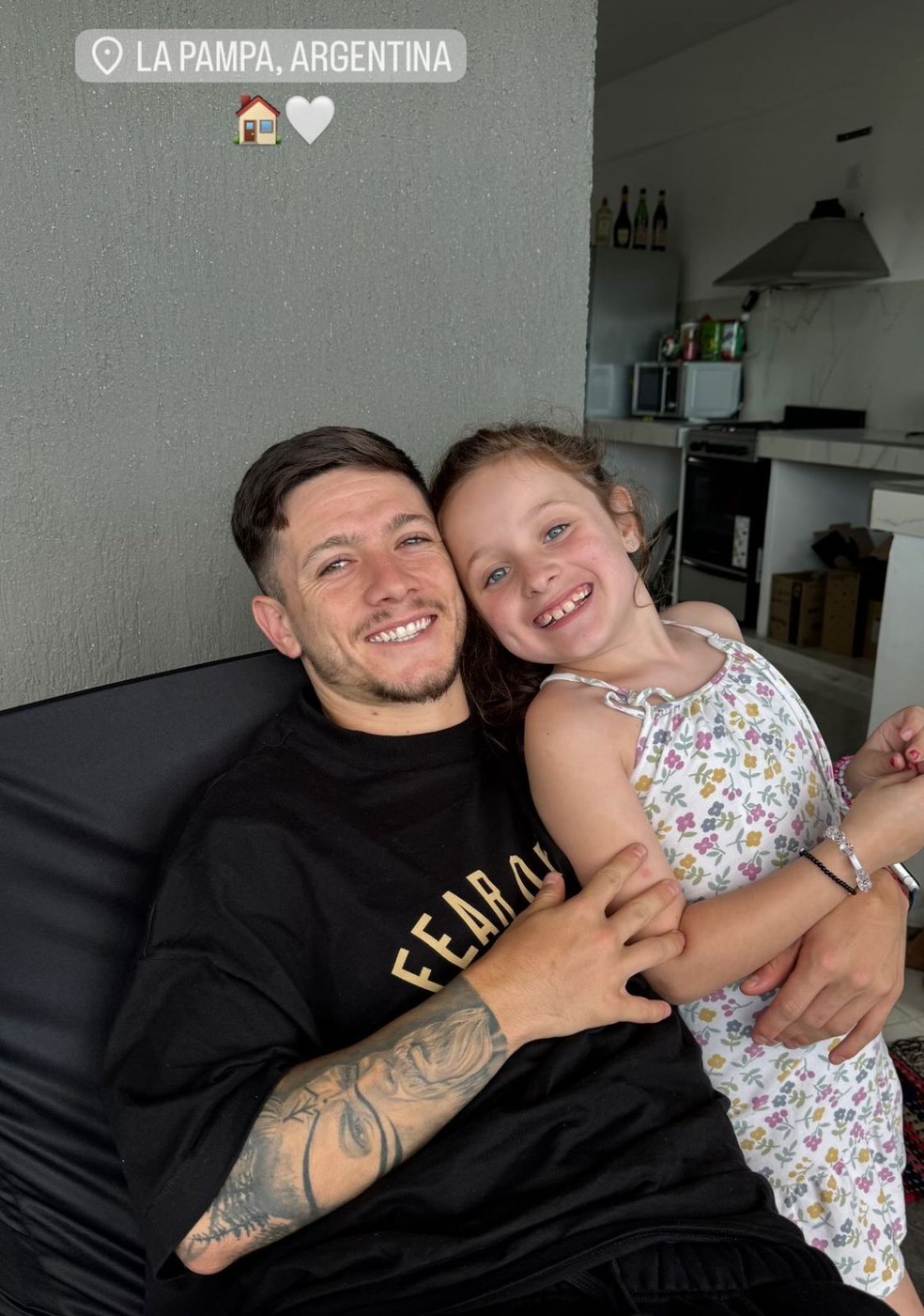 Rodrigo Garro com a sobrinha em férias na Argentina